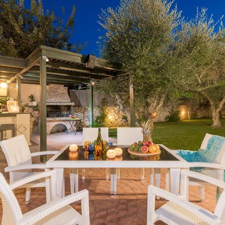 Astarte Villas - Istar Villa With Tennis Court Makhairádhon 외부 사진