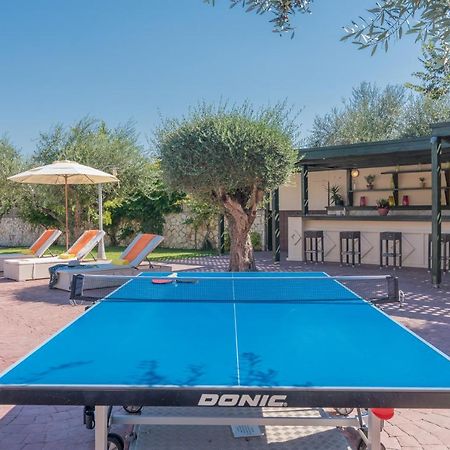 Astarte Villas - Istar Villa With Tennis Court Makhairádhon 외부 사진