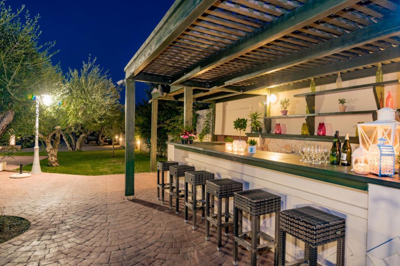 Astarte Villas - Istar Villa With Tennis Court Makhairádhon 외부 사진