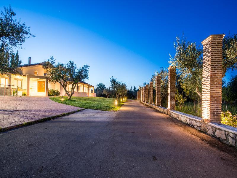 Astarte Villas - Istar Villa With Tennis Court Makhairádhon 외부 사진